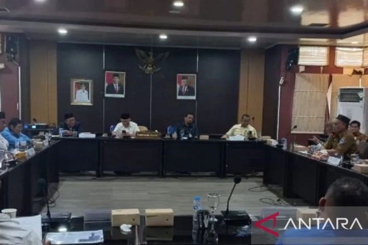 DPRD Babel audiensi bersama nelayan terkait persoalan alur muara Jelitik