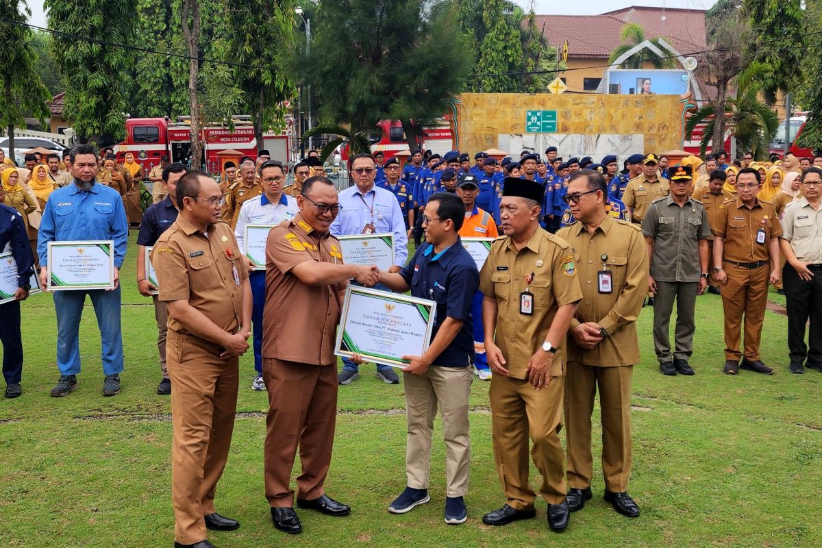 Fire and Disaster Team PT KSP raih penghargaan dari Walikota Cilegon