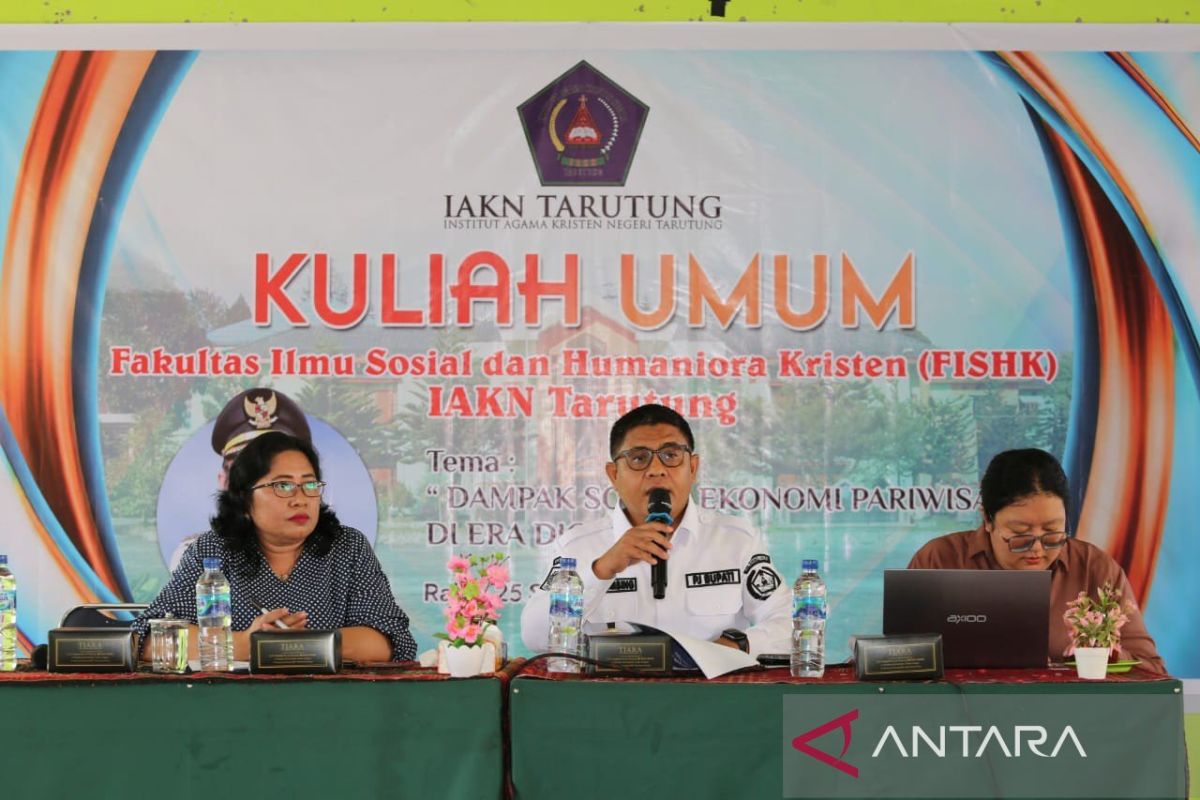 Pj Bupati Taput motivasi mahasiswa IAKN Tarutung melalui kuliah umum