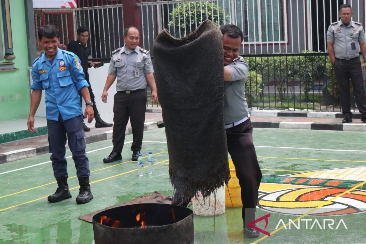 Rutan Tarutung gelar simulasi penanganan  kebakaran