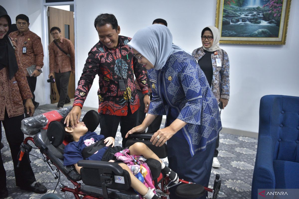 Pemkot Jambi salurkan bantuan ke penyandang disabilitas