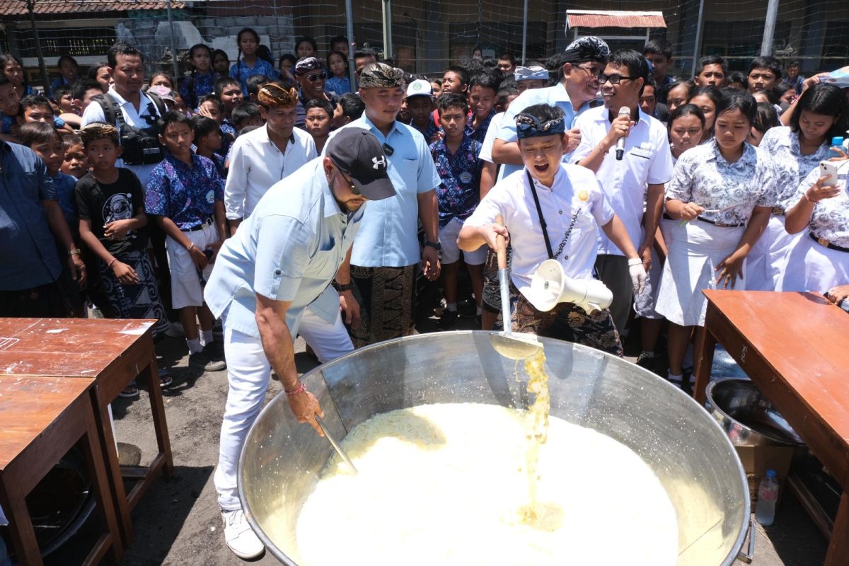 De Gadjah boyong Bobon Santoso masak besar di Klungkung