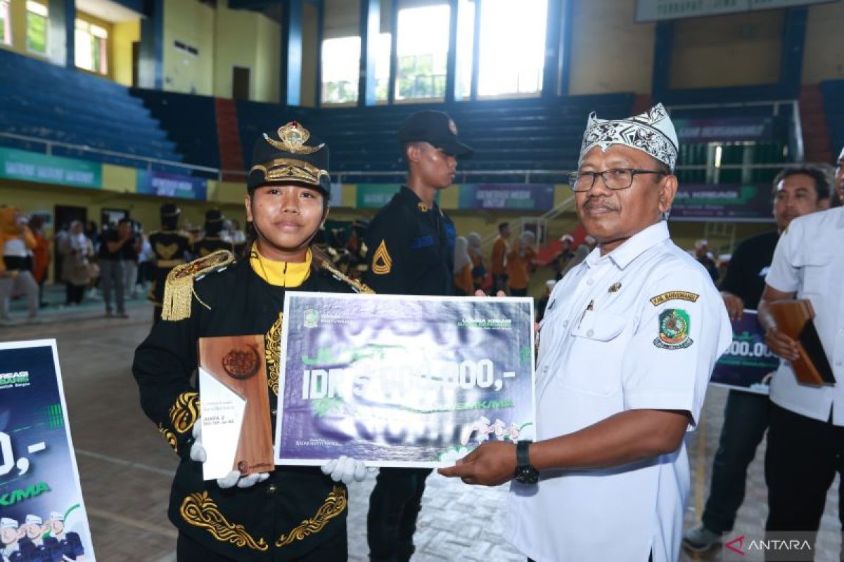 Lomba Kreasi Baris Berbaris tingkatkan kedisiplinan pelajar di Banyuwangi