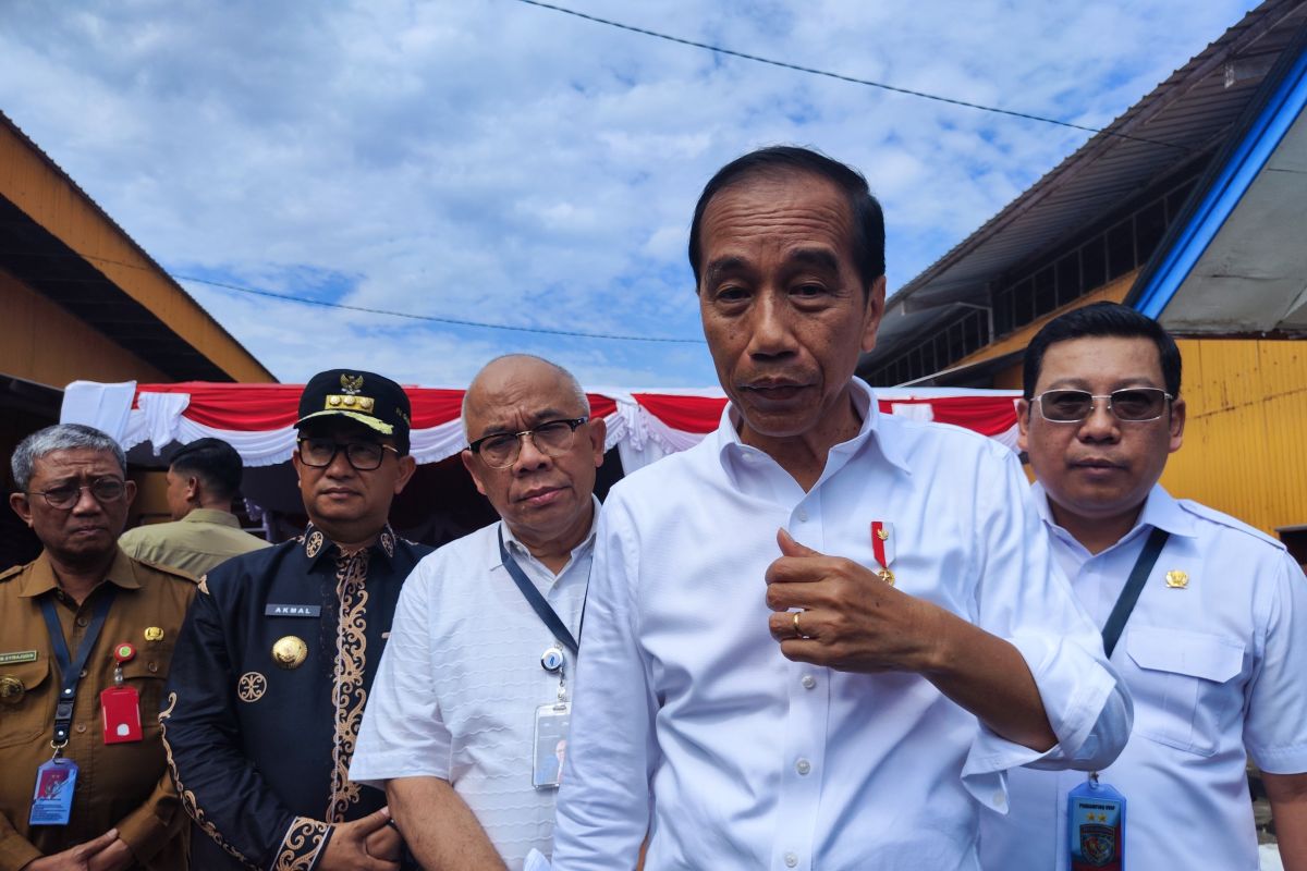 Presiden Joko Widodo sebut harga beras di RI mahal dipicu harga skema FOB