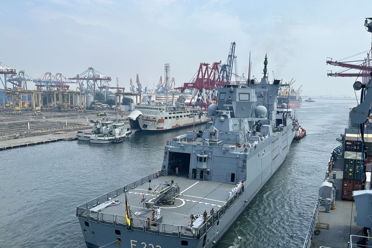 Kapal perang Jerman berlabuh di Jakarta