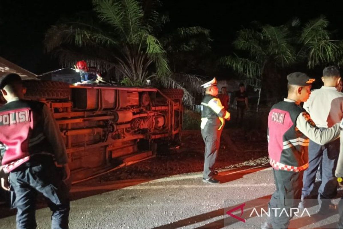 Mikrobus terguling, enam santri ponpes Al-Wafa Palangka Raya dilarikan ke rumah sakit