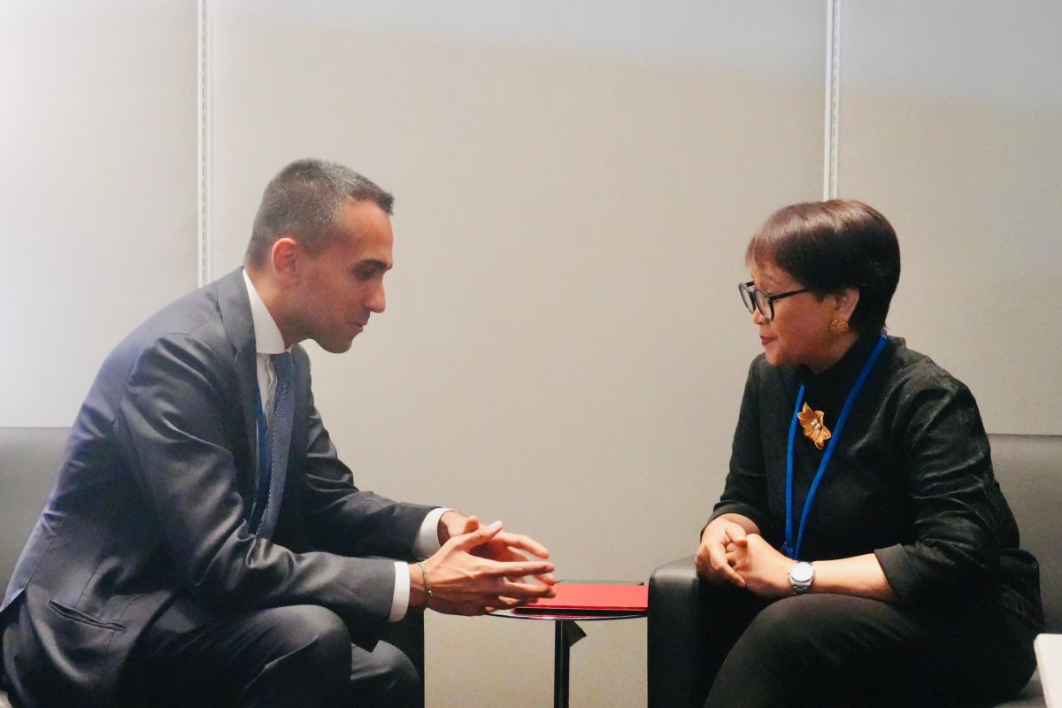 FM Retno, EU representative discuss developments in Middle East