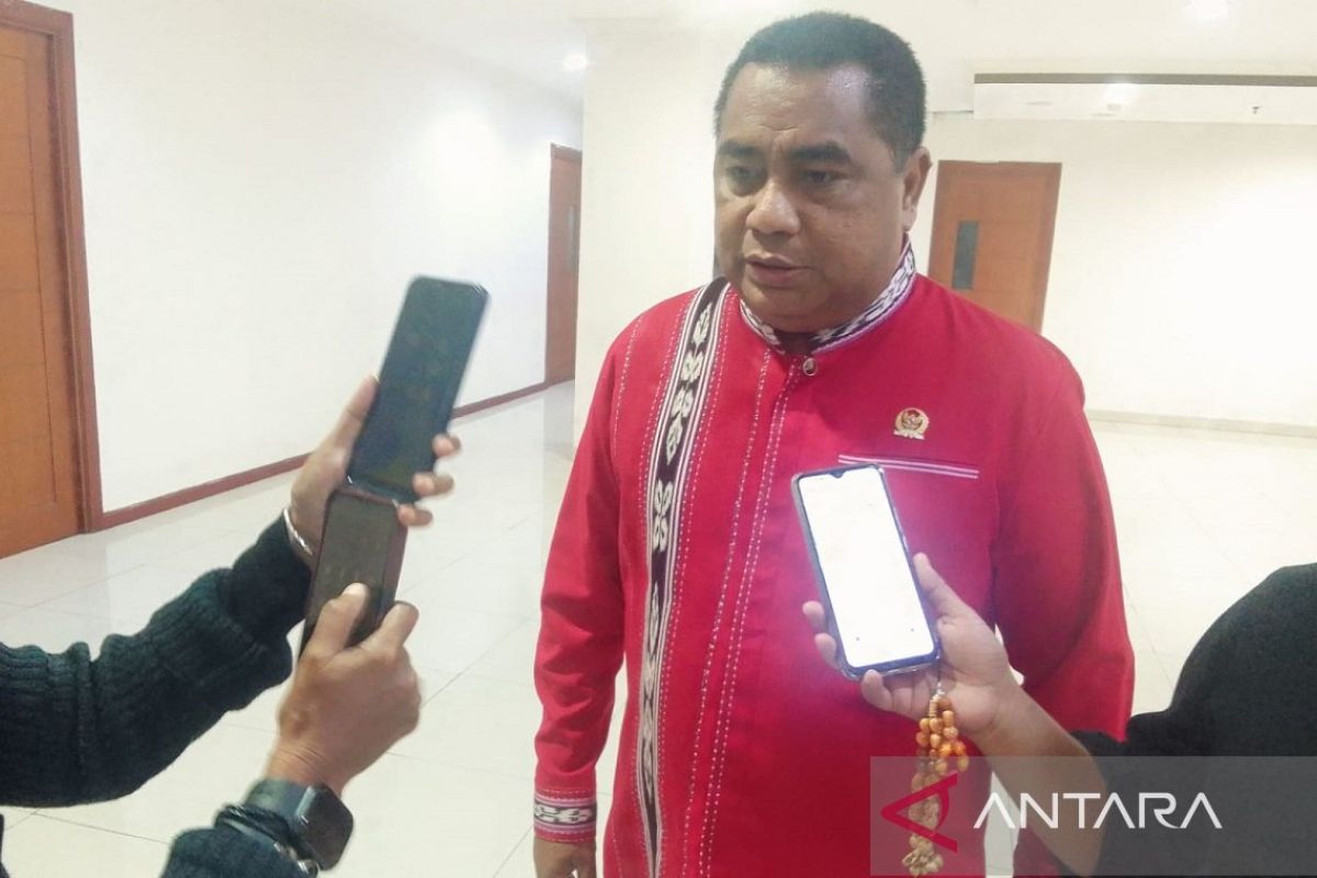 Empat parpol di DPRD Maluku bentuk dua  fraksi gabungan