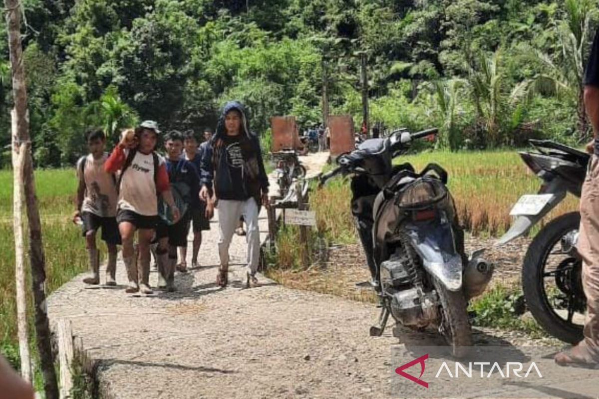 Tertimbun tanah tambang, 15 orang di Solok Sumbar meninggal