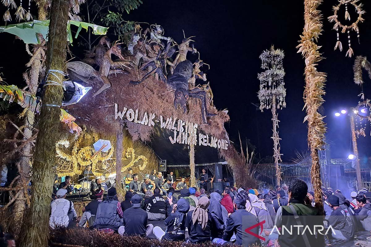 "Kiai Kanjeng" sajikan "Komposisi Jalan Sunyi" di Festival Lima Gunung