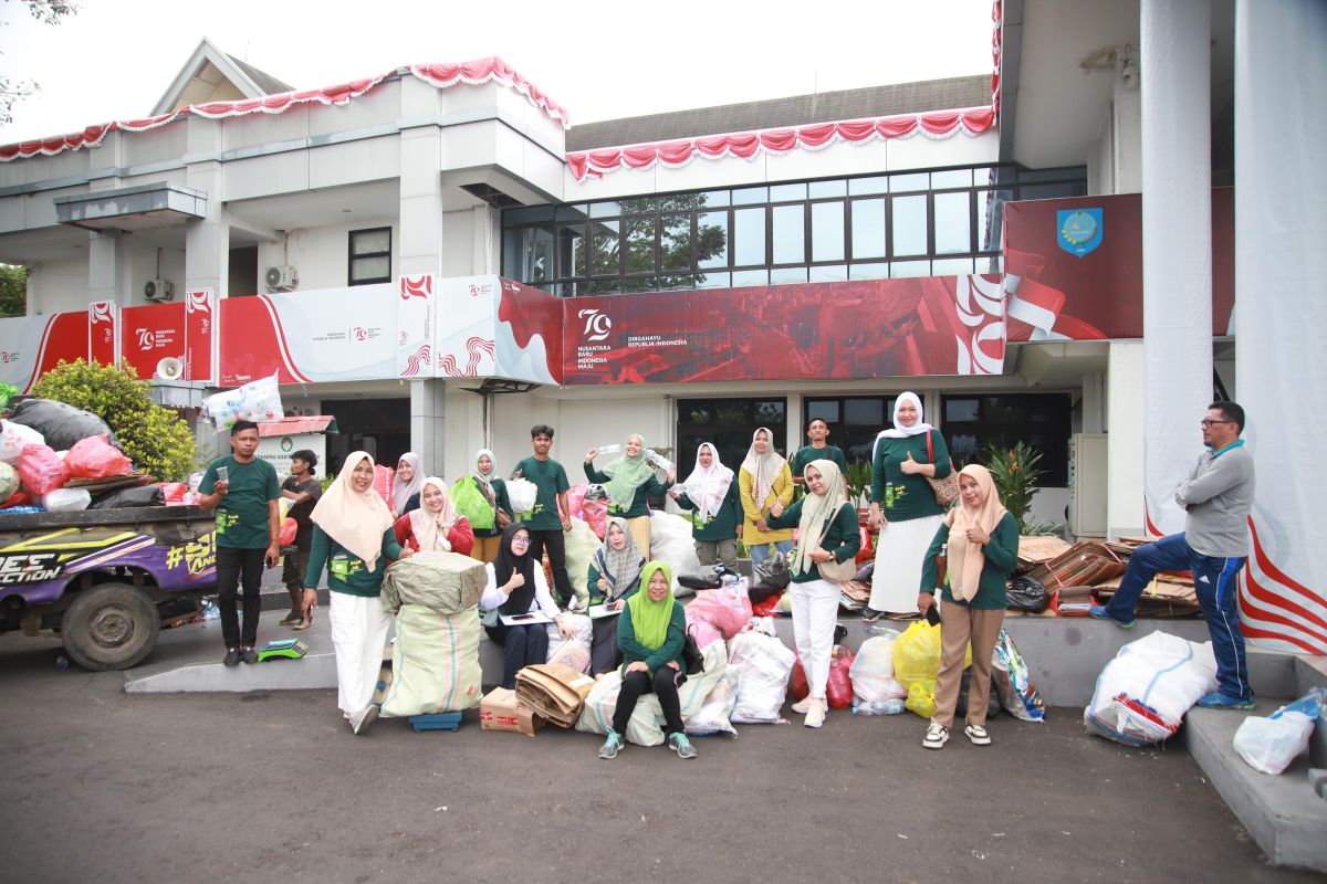 Pemkot Ternate berdayakan ASN lewat agenda apel menabung sampah