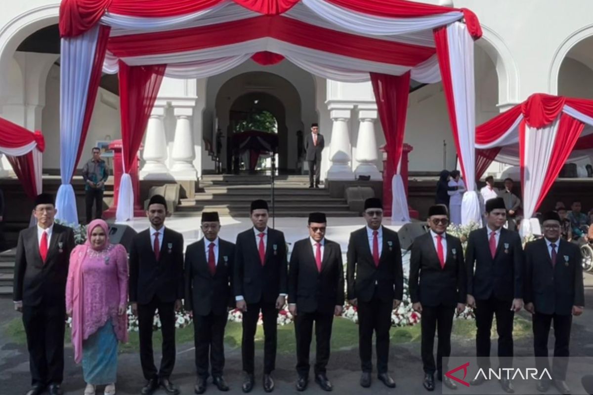 Sembilan orang dianugerahi Satyalancana Wira Karya di Hari Bhakti Postel