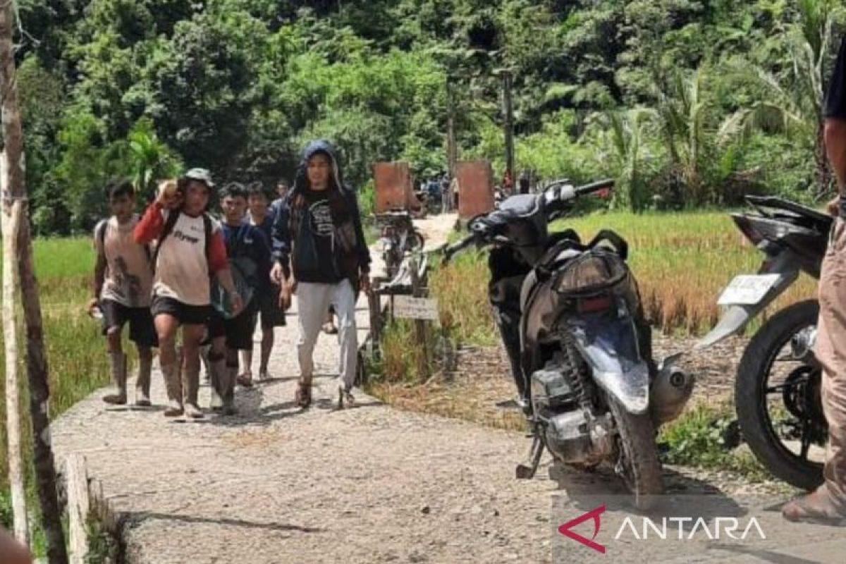 Pemkab Solok bangun posko di lokasi bekas tambang emas yang longsor