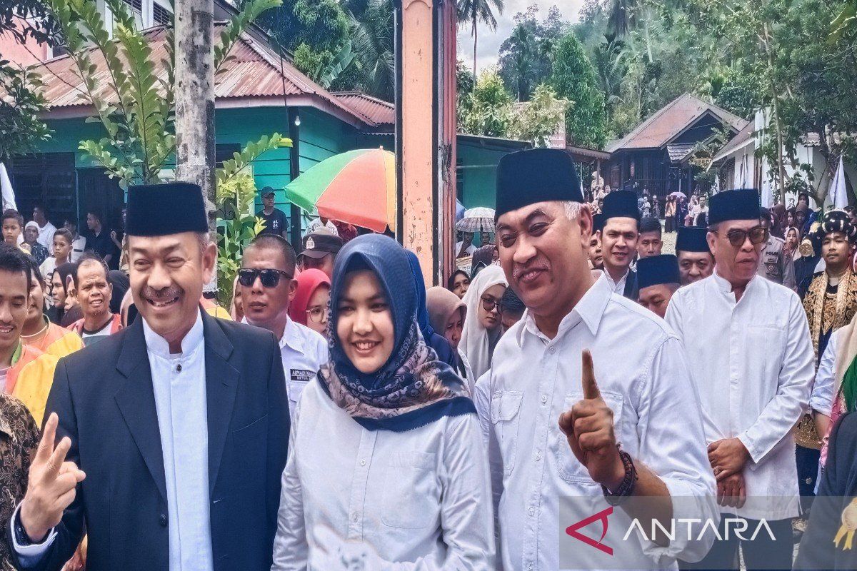 Dua calon bupati kompak sambut Boby Nasution di Mandailing Natal