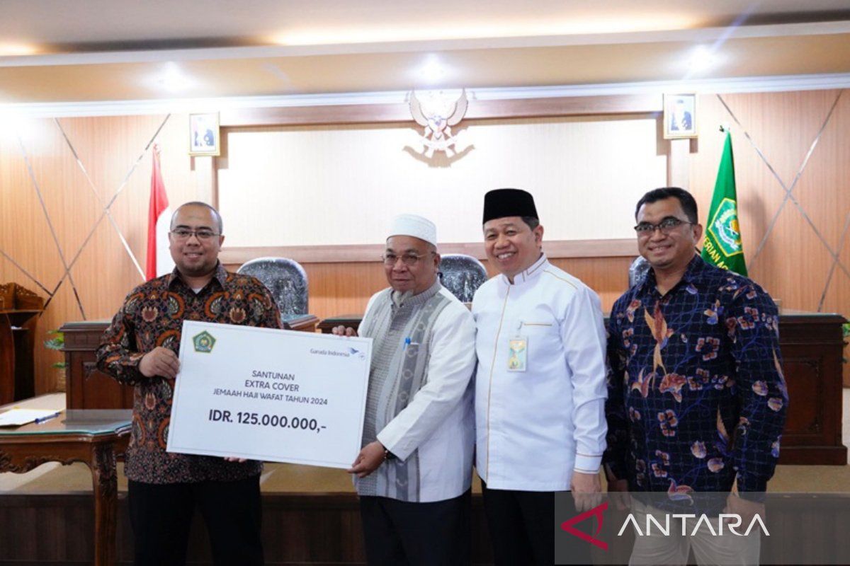 Garuda-Kemenag Kalsel beri santunan jamaah haji wafat saat penerbangan