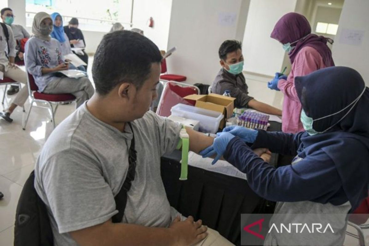 Dokter larang orang minum kopi dan teh sebelum tes darah