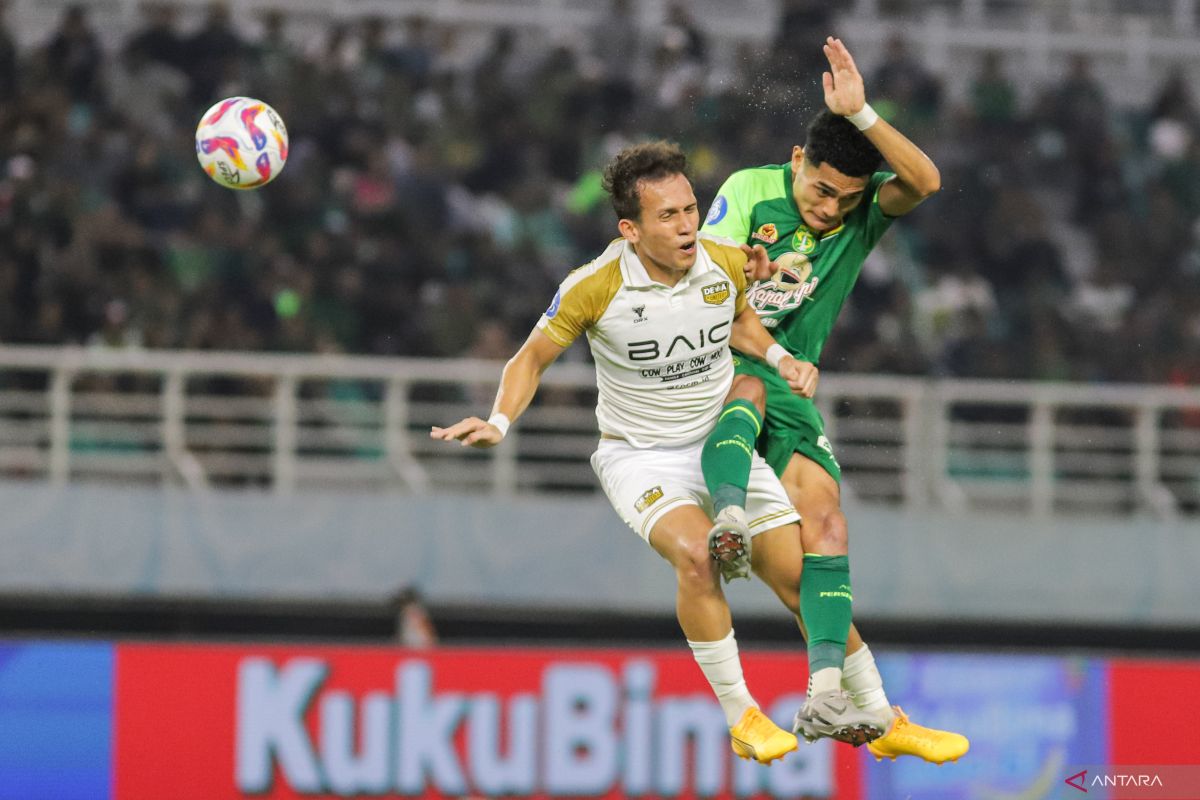 Persebaya Surabaya masih di puncak