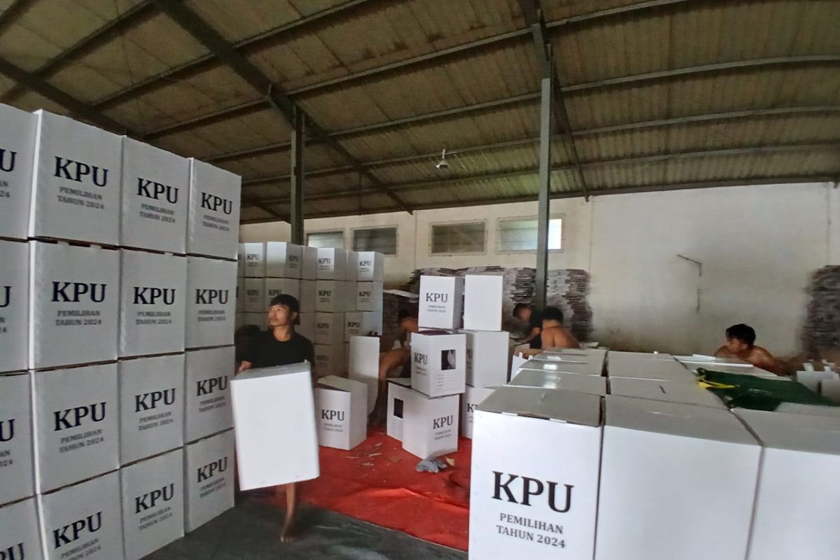 KPU Jember terima kotak dan bilik suara untuk Pilkada Jember