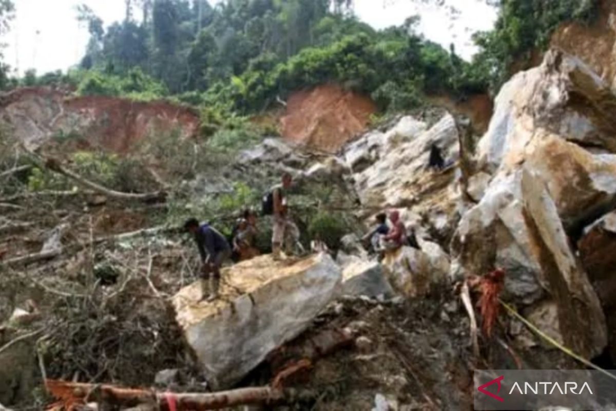 Tanah longsor di Solok Sumbar disebut areal tambang ilegal