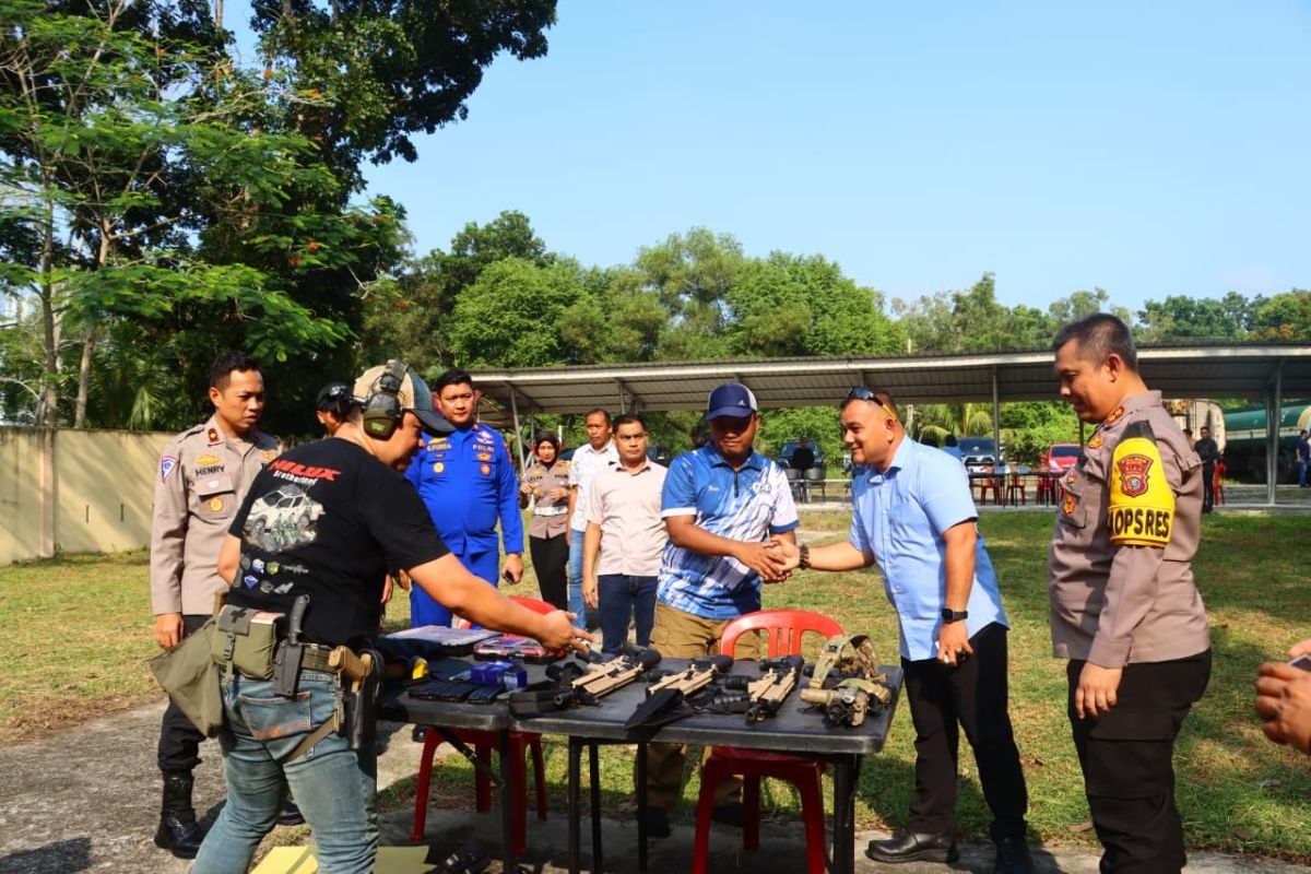 Polres Dumai dan Forkopimda latihan menembak