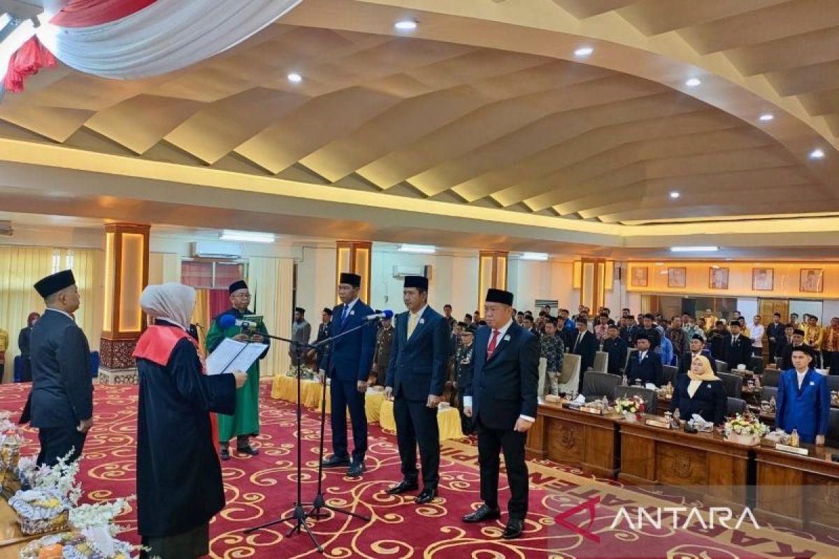 Sekda Tapin ajak pimpinan baru DPRD solid bangun daerah