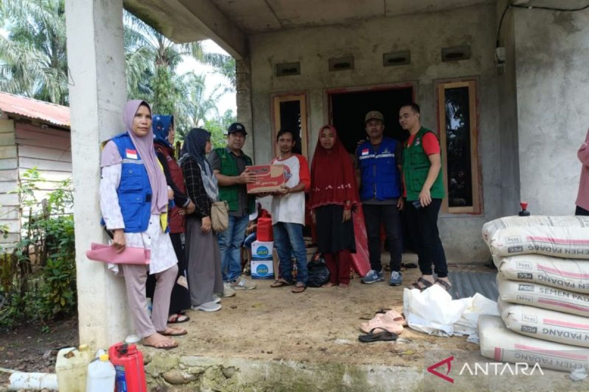 Pemkab Mukomuko bantu korban pohon tumbang