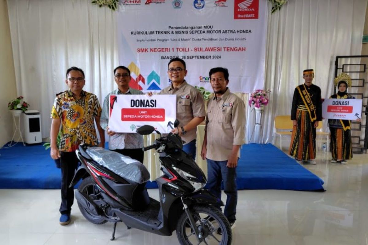 Penandatanganan Mou SMKN 1 Toili -- Cv Anugerah Perdana & PT Astra Honda motor, honda beri bantuan unit motor baru