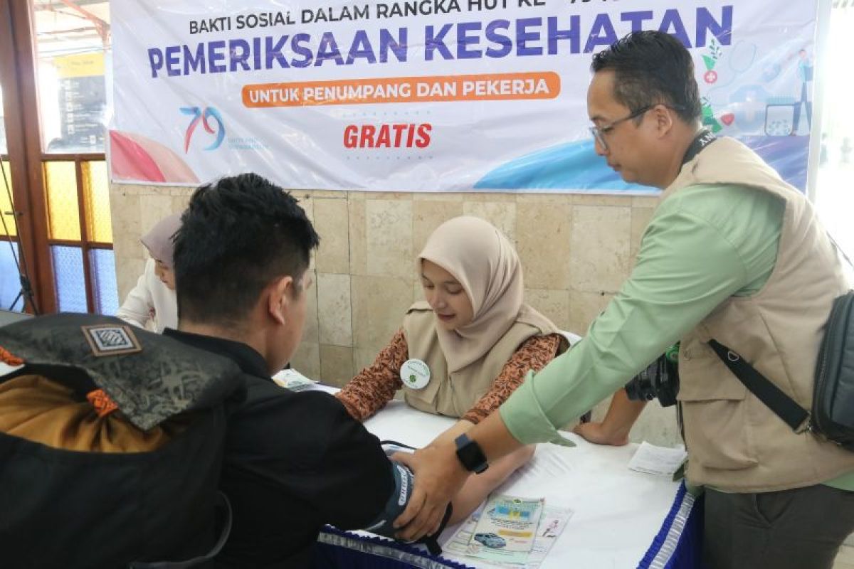 Daop 7 gelar pengobatan gratis di Stasiun Madiun dalam rangka HUT KAI