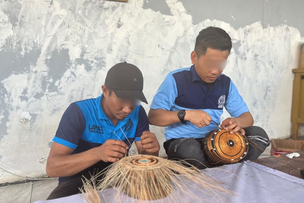 Produksi Songkok Anyam di Lapas Takalar meningkat