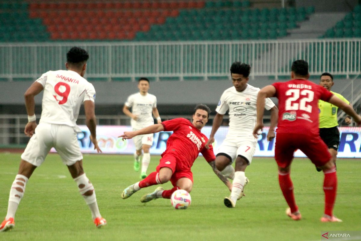 Liga 1 - Semen Padang kontra Persis Solo tanpa gol