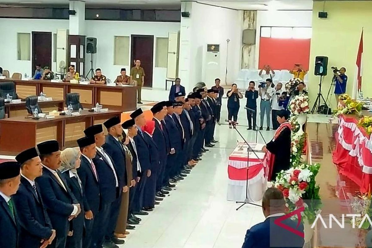 Anggota DPRD Kabupaten Sorong periode 2024-2029 resmi dilantik