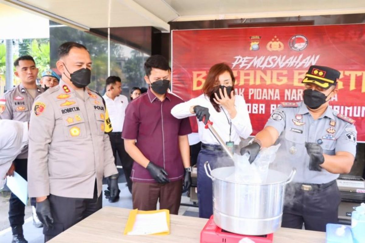 Polres Karimun musnahkan barang bukti  kejahatan 2,5 kg sabu