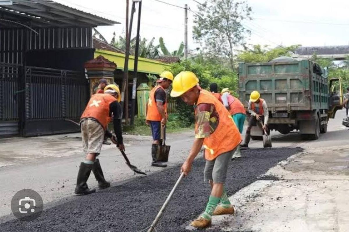 Pemkab Trenggalek selesaikan perbaikan ruas jalan rusak