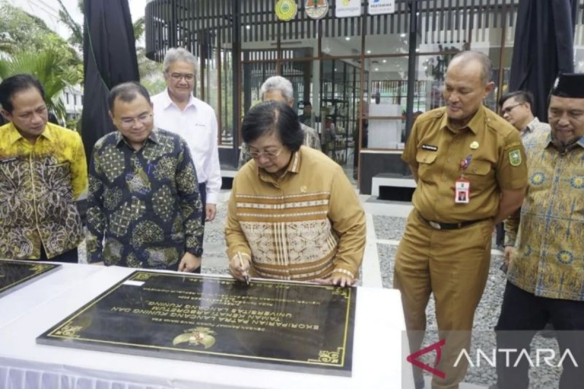 Menteri LHK dan PHR resmikan ekoriparian pada dua kampus di Riau