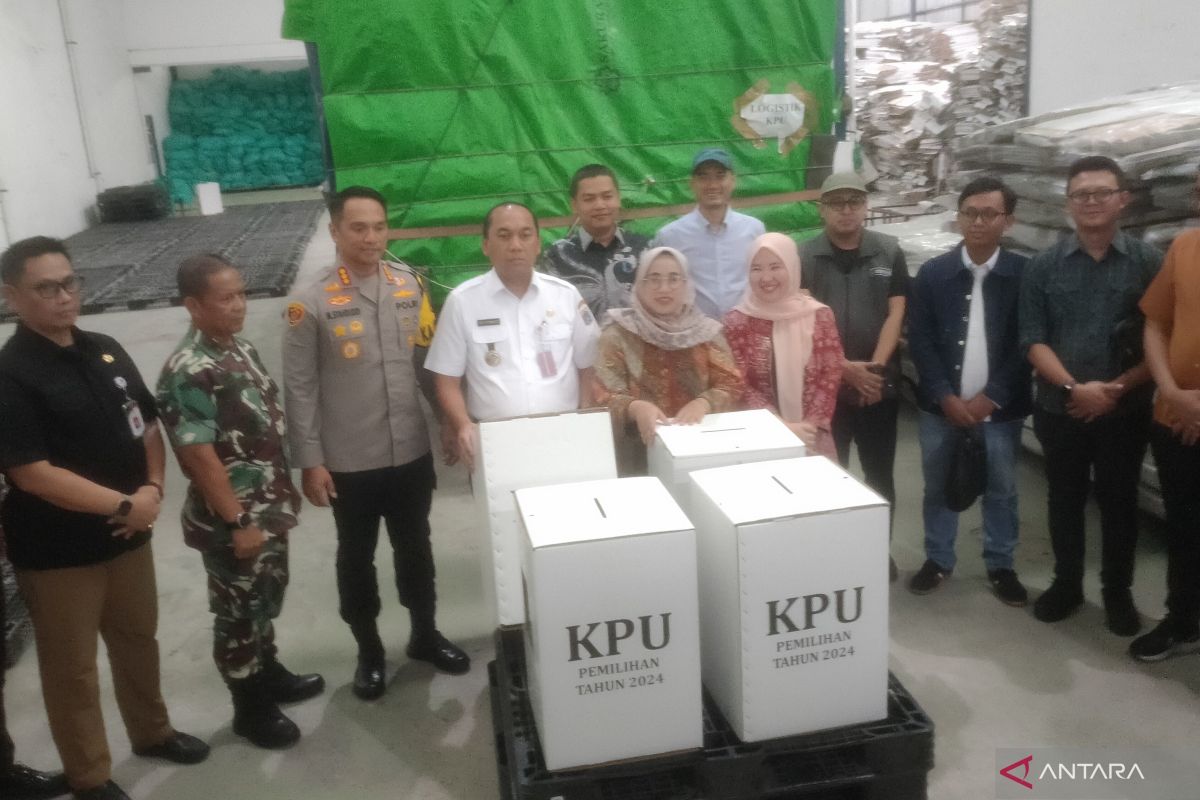 KPU Jakbar terima tinta logistik Pilkada mulai esok