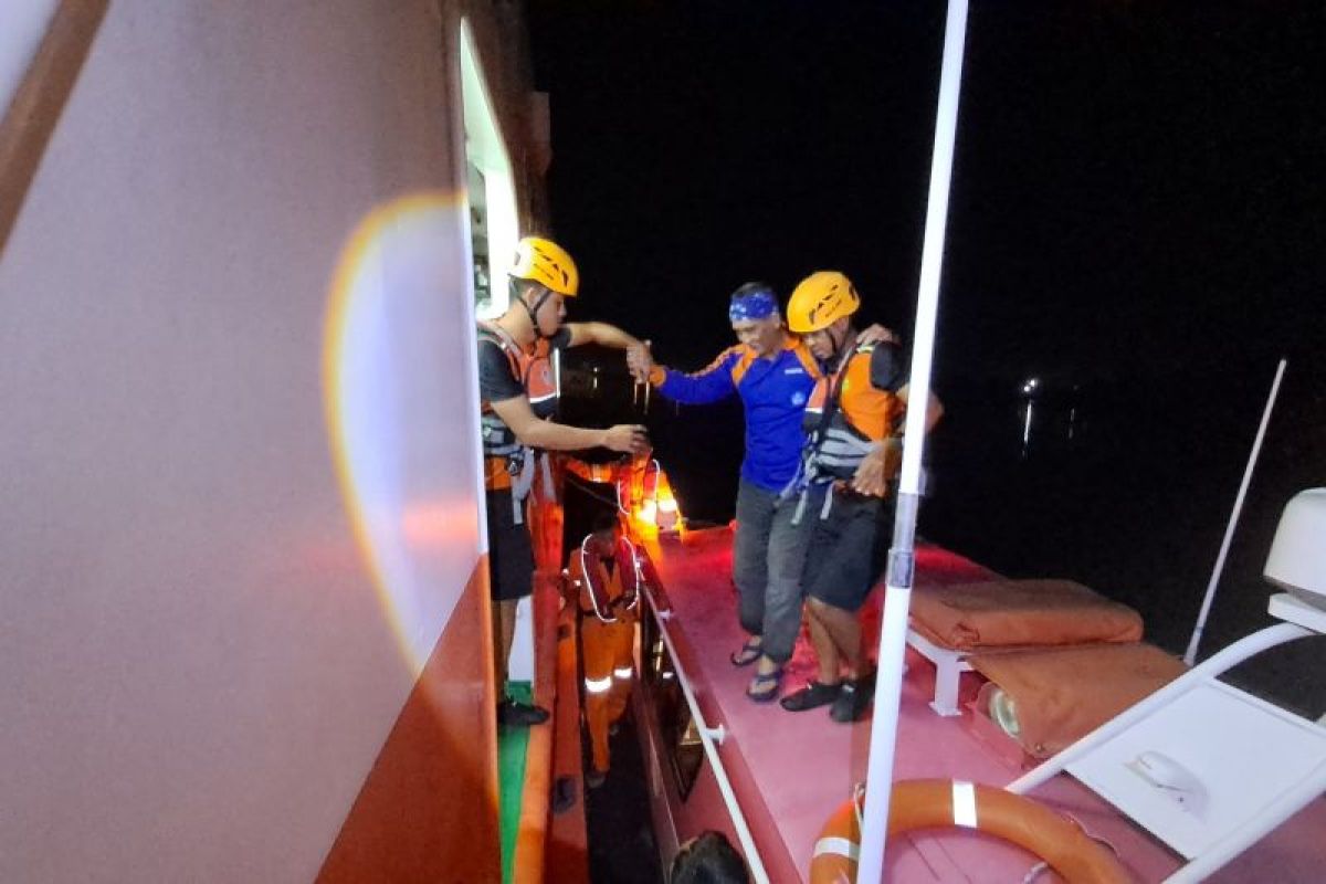 SAR Pangkalpinang berhasil evakuasi delapan pemancing 5 jam terombang-ambing di laut