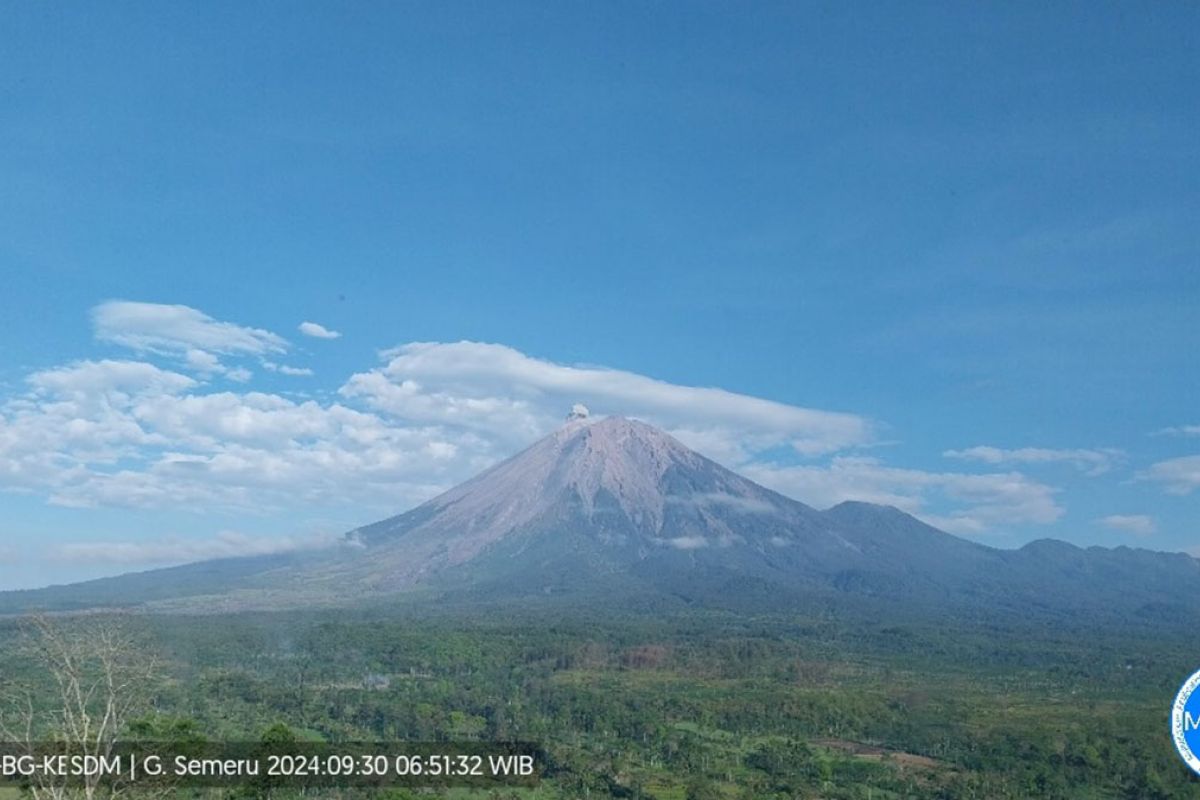 Semeru alami erupsi kembali dengan amplitudo 22 mm pada Senin pagi