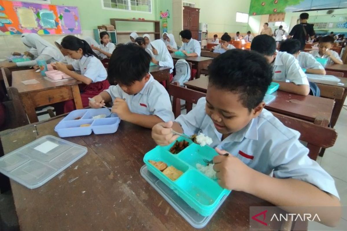 Pelajar di Kudus sambut antusias uji coba makan bergizi gratis