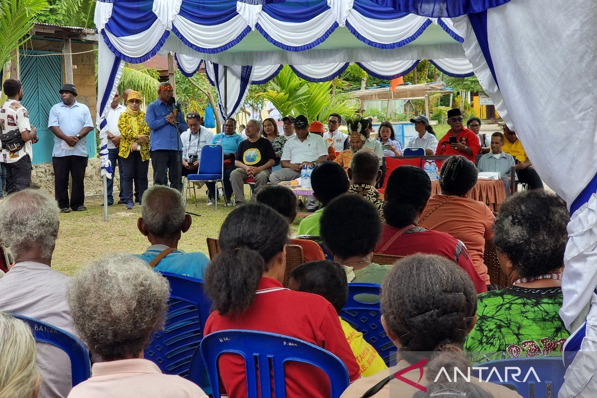 Paslon Gubernur Papua Barat kampanye perdana di Pulau Mansinam