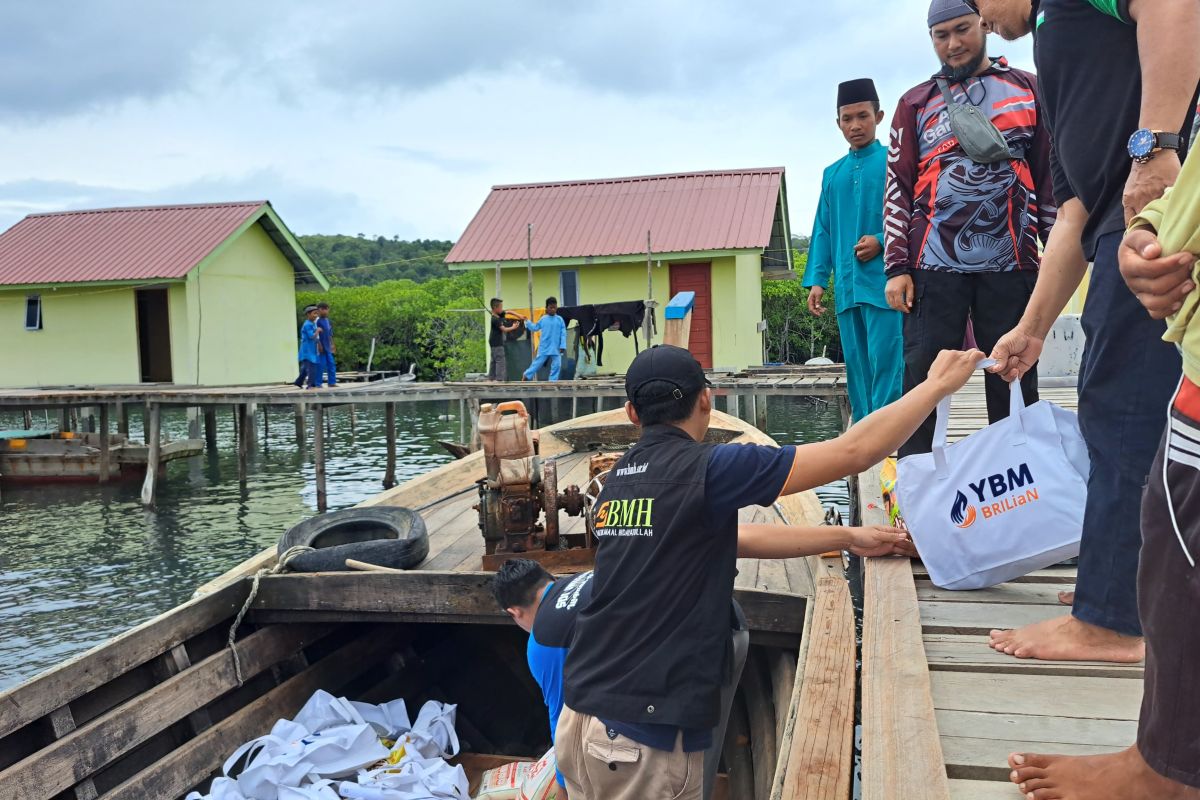 BMH dan YBM BRILiaN berbagi kebahagiaan menyapa Mualaf Selat Kongki