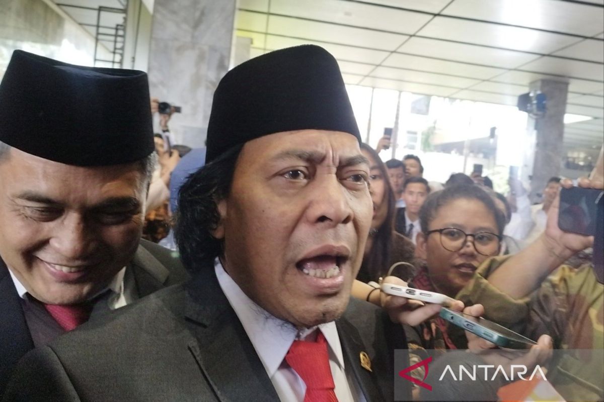 Kelakar Komeng mengaku merasa ngantuk setelah hadiri pelantikan DPD RI