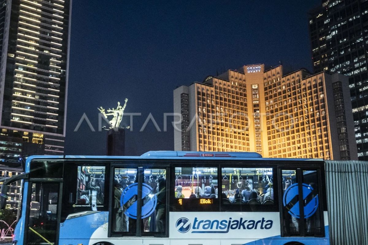 Transjakarta dukung Peparnas XVII 2024 dengan 10 bus dan 36 personel