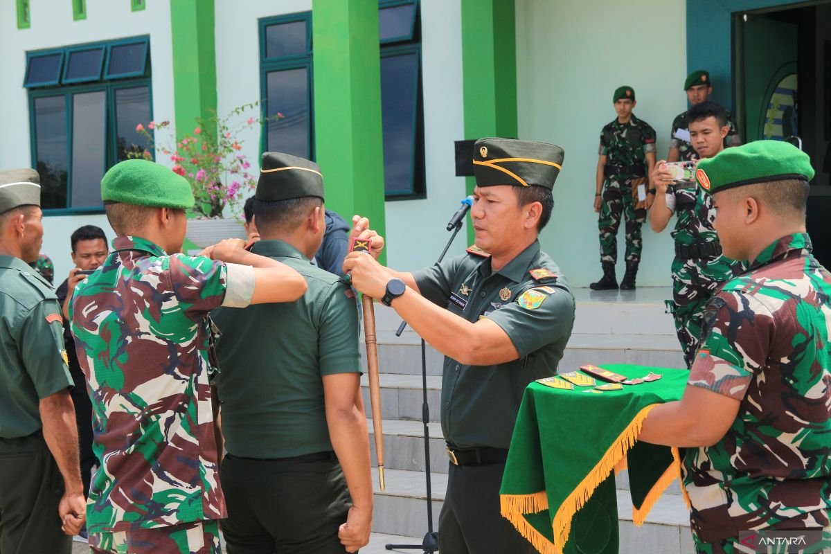 Enam personel Kodim Bangka Selatan terima kenaikan pangkat