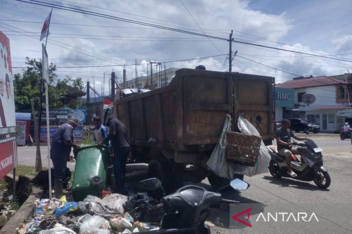 Pj Bupati Abdya cari solusi, truk sampah kembali beroperasi