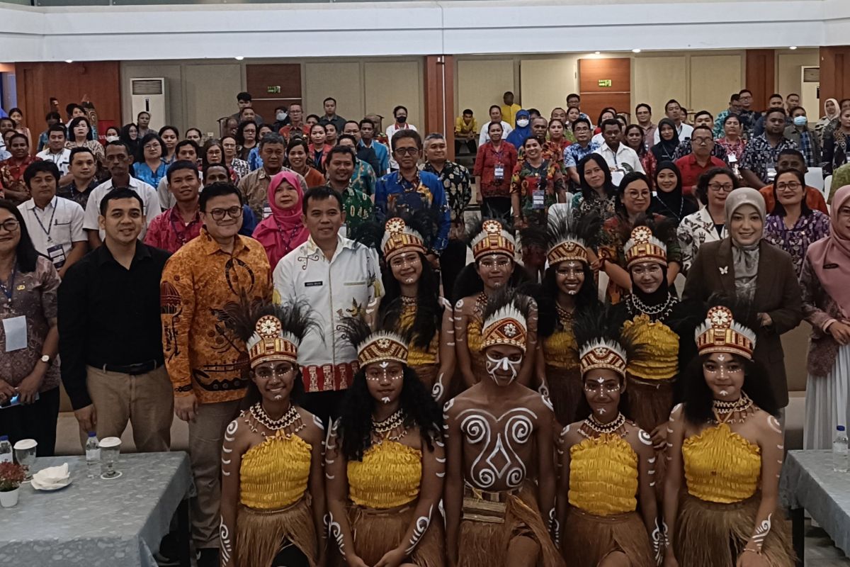 Pemkot Jayapura latih pengembangan tenaga kependidikan tingkat SMA/SMK