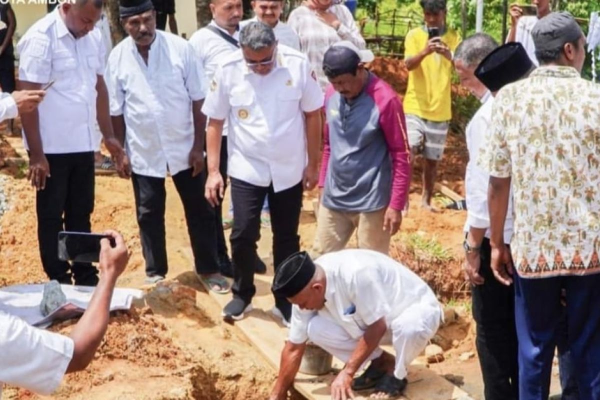 Pemkot Ambon salurkan dana hibah dari APBD bagi pembangunan rumah ibadah