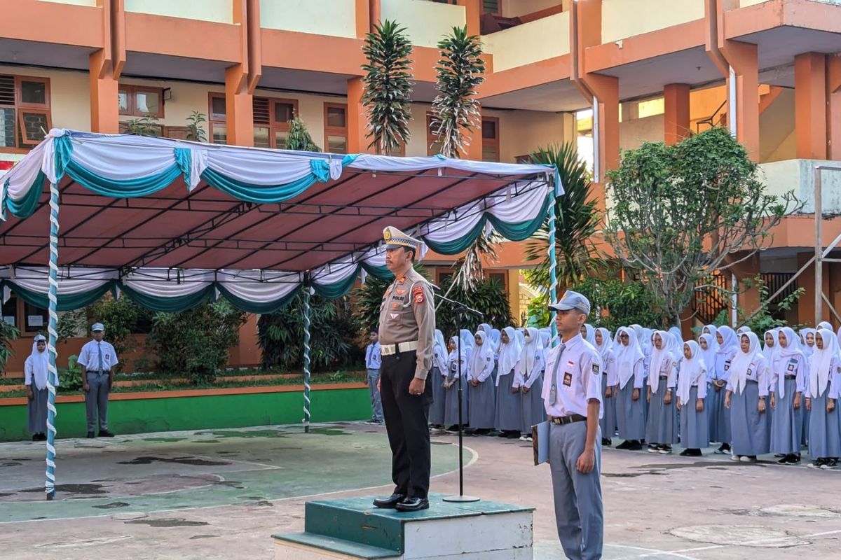 Ditlantas Polda Malut edukasi keselamatan lalu lintas bagi siswa di Ternate