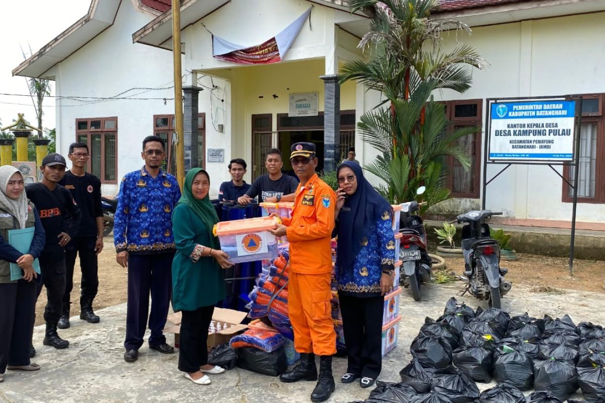 BPBD Batanghari salurkan bantuan kepada warga terdampak puting beliung