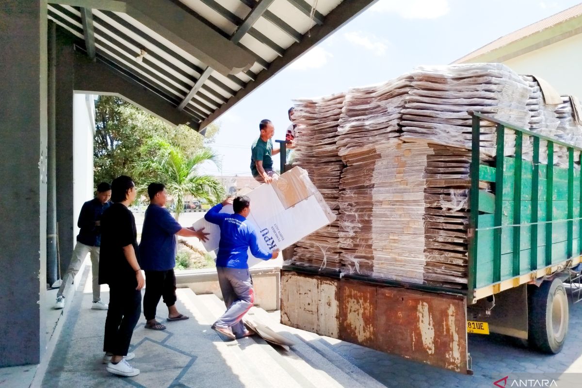 KPU Situbondo terima dua jenis logistik Pilkada Serentak 2024