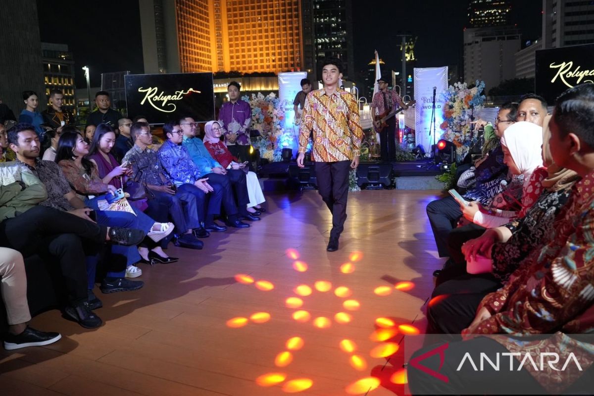 Transjakarta gelar festival untuk peringati Hari Batik Nasional